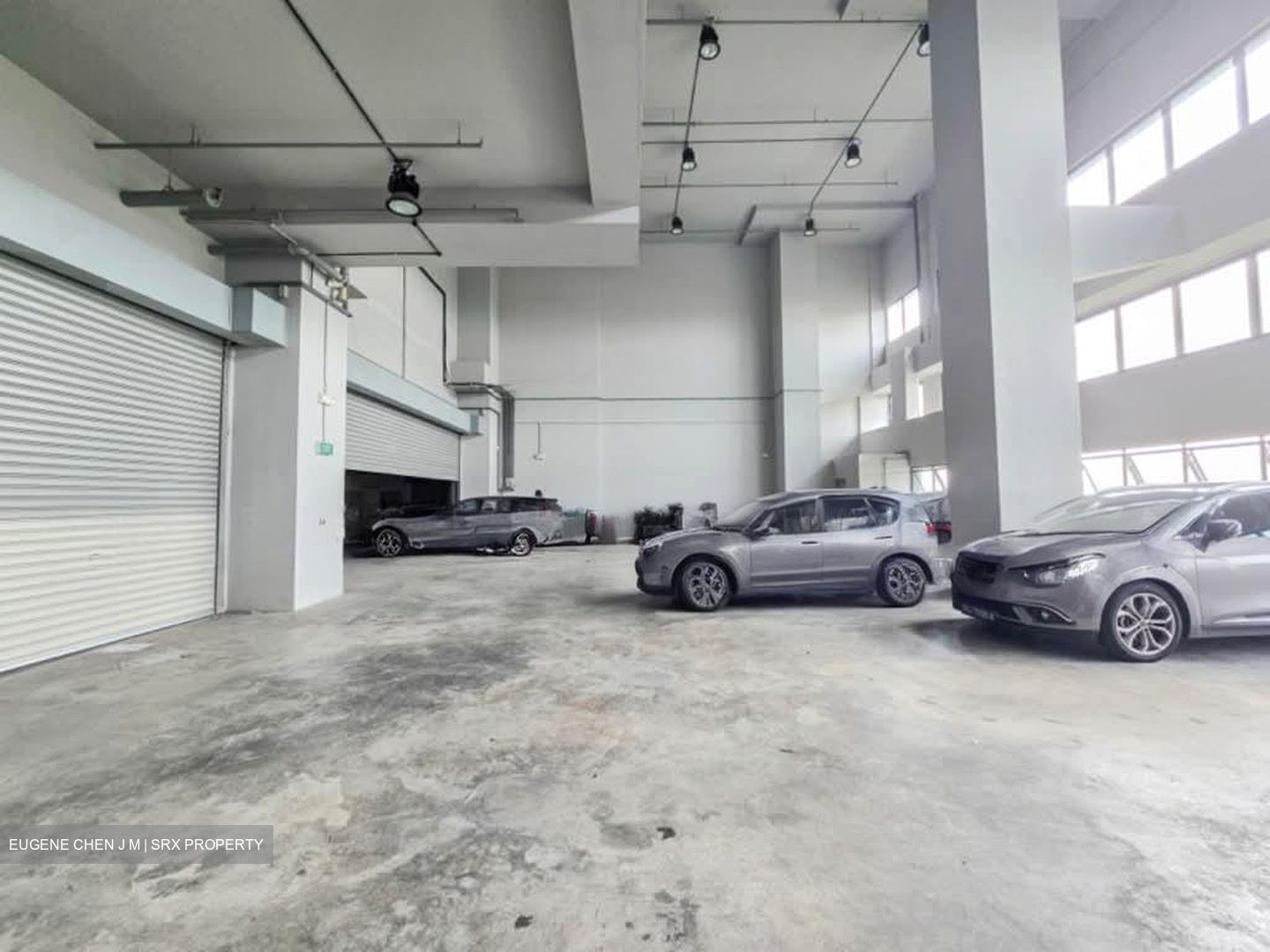 Carros Centre (D25), Factory #527960051